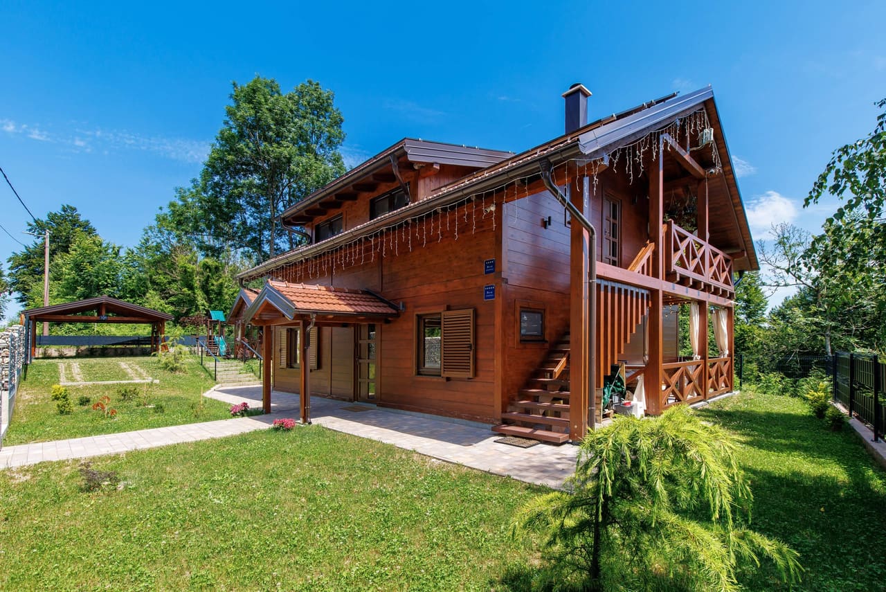 The Macaklin wooden house